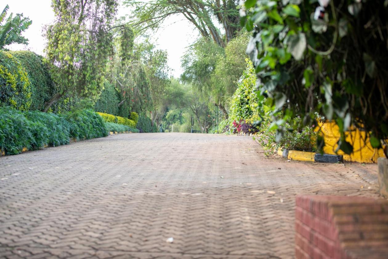 Gatimene Gardens Hotel Meru Extérieur photo